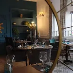 מלון Logis Bellevue Restaurant La Pomme D'or 3*