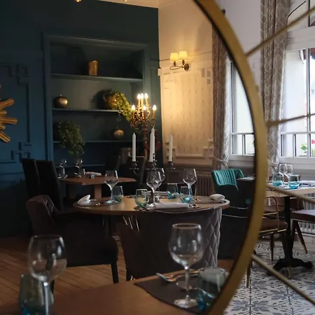 Hotel Logis Bellevue Restaurant La Pomme D'or 3*