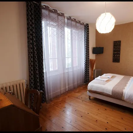 Hotell Logis Bellevue Restaurant La Pomme D'or 3*