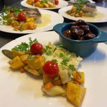 Logis Bellevue Restaurant La Pomme D'or Отель Coucy-le-Chateau-Auffrique
