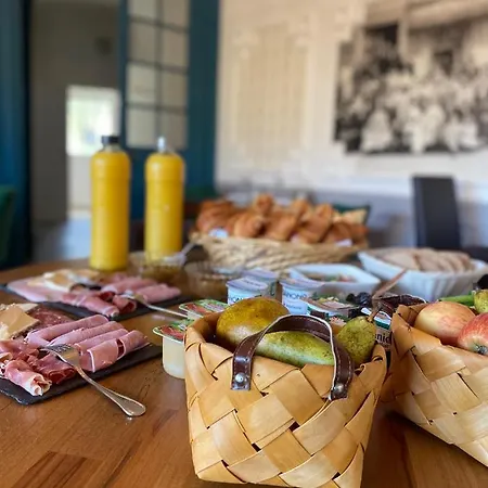 Отель Logis Bellevue Restaurant La Pomme D'or Coucy-le-Chateau-Auffrique