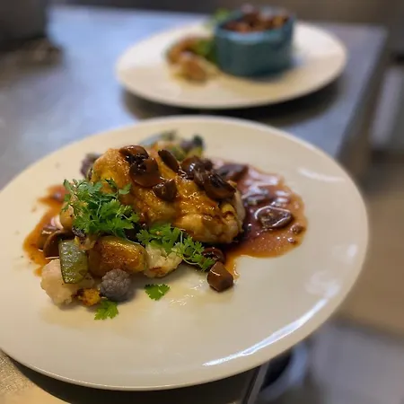 Отель Logis Bellevue Restaurant La Pomme D'or Coucy-le-Chateau-Auffrique