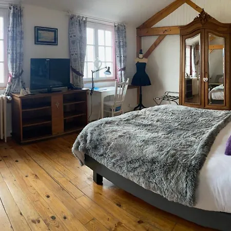 Logis Bellevue Restaurant La Pomme D'or Hotel 3*