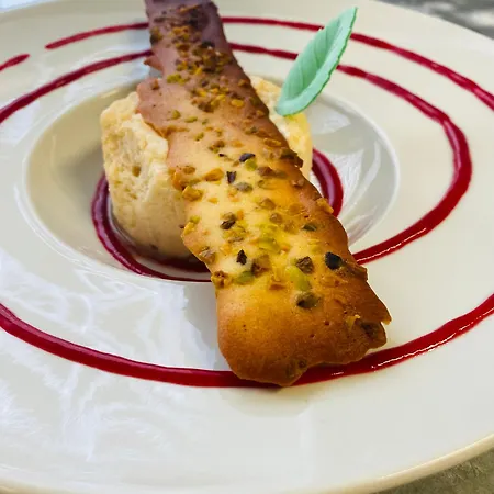 Отель Logis Bellevue Restaurant La Pomme D'or Coucy-le-Chateau-Auffrique