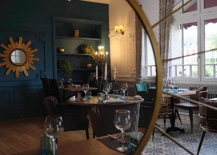 Hotel Logis Bellevue Restaurant La Pomme D'or 3*