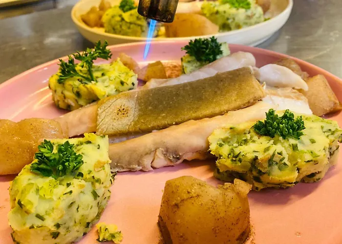 Hotel Logis Bellevue Restaurant La Pomme D'or